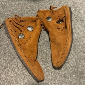 Minnetonka moccasins size 11